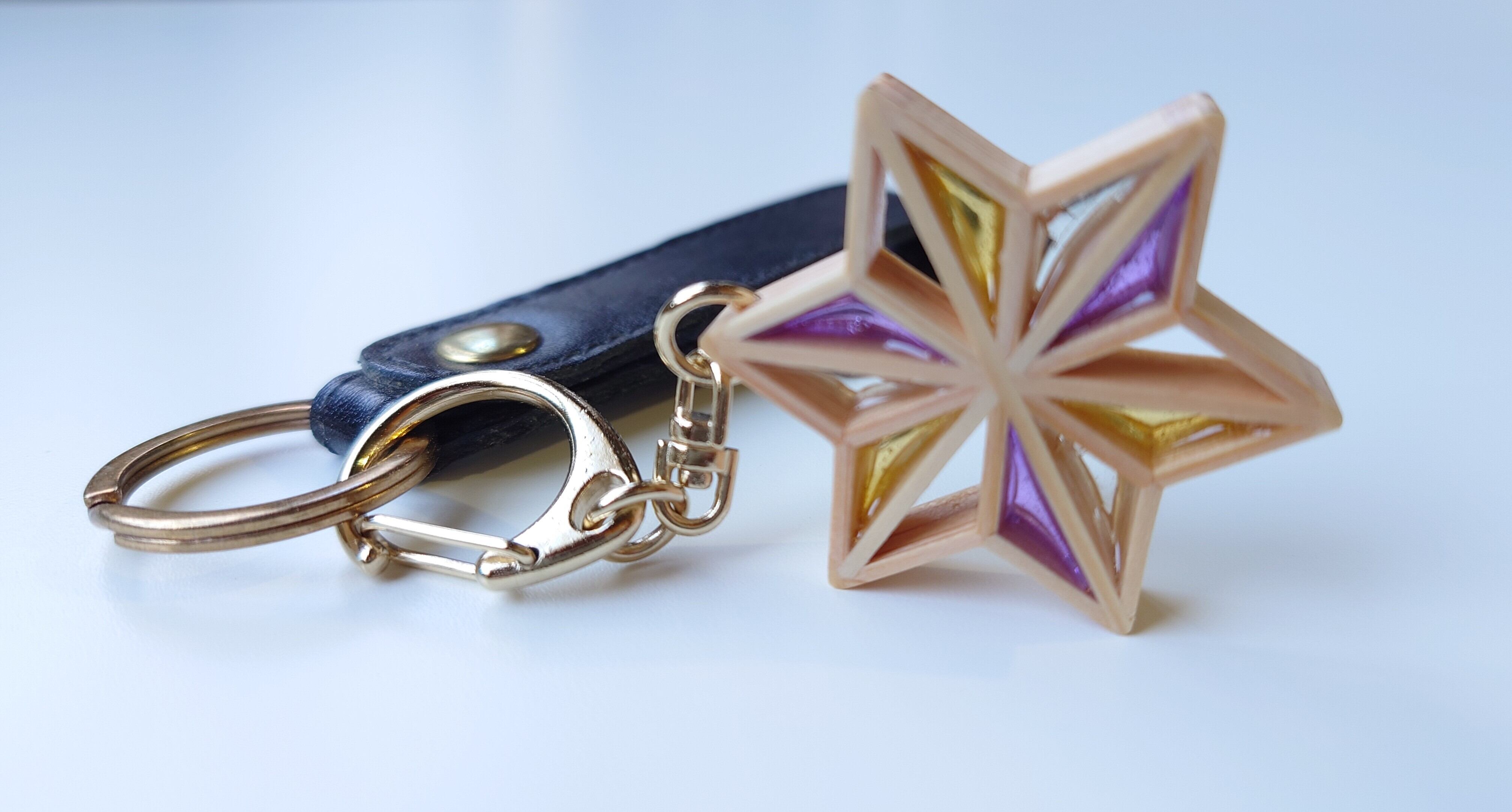 星形キーホルダー《りんどう》－身につける組子細工 | 藤田建具店