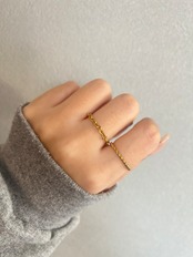 Twist thin ring