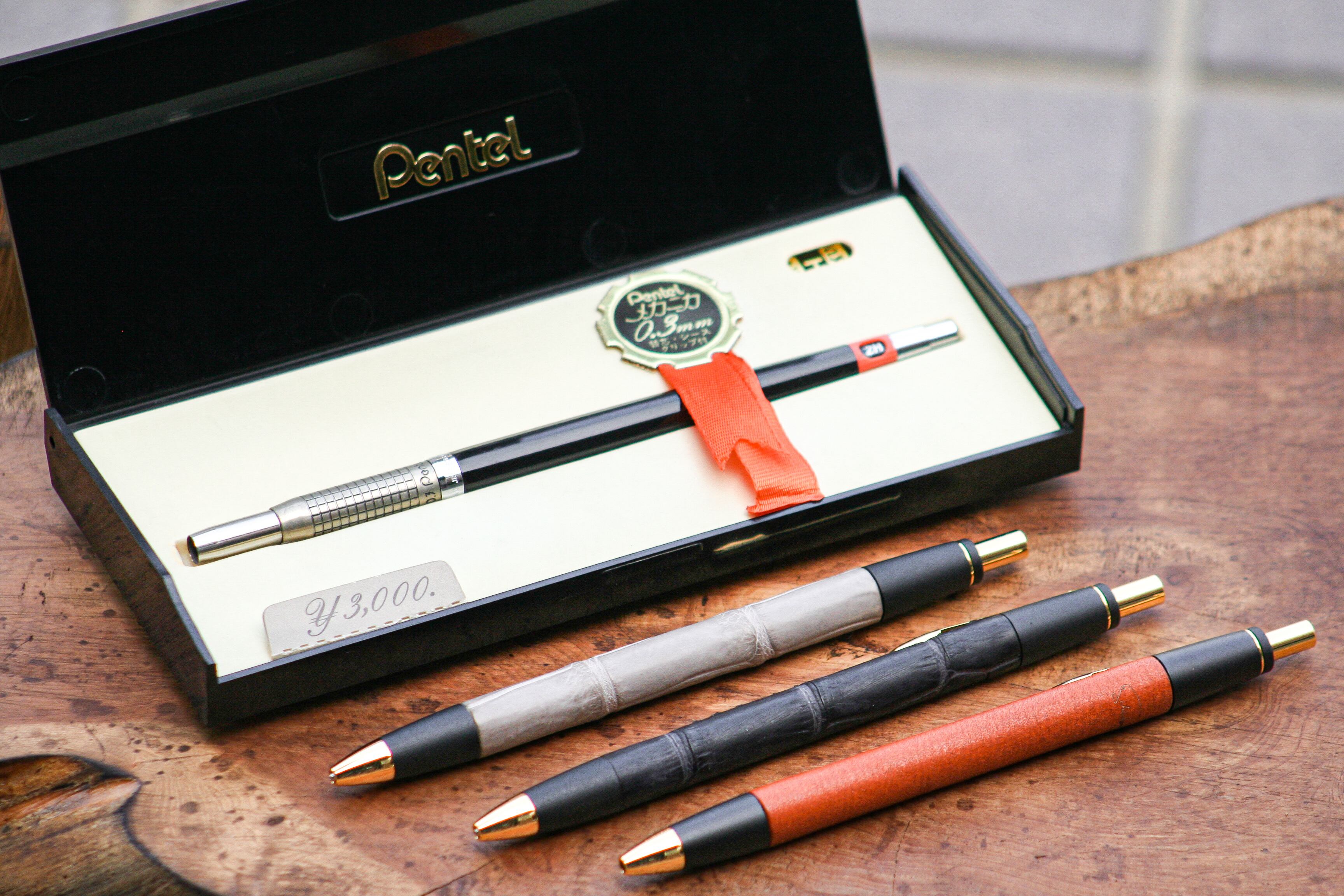 ☆不定期販売☆ 革軸ペン【クロコダイル マットブラック】 | Schicksal