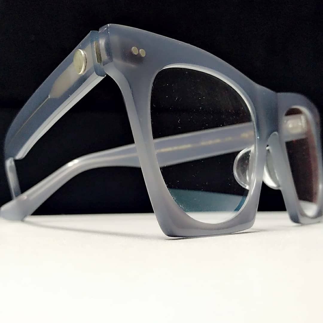 デザイナーズメガネ MEE | eyewear shop バタフライ