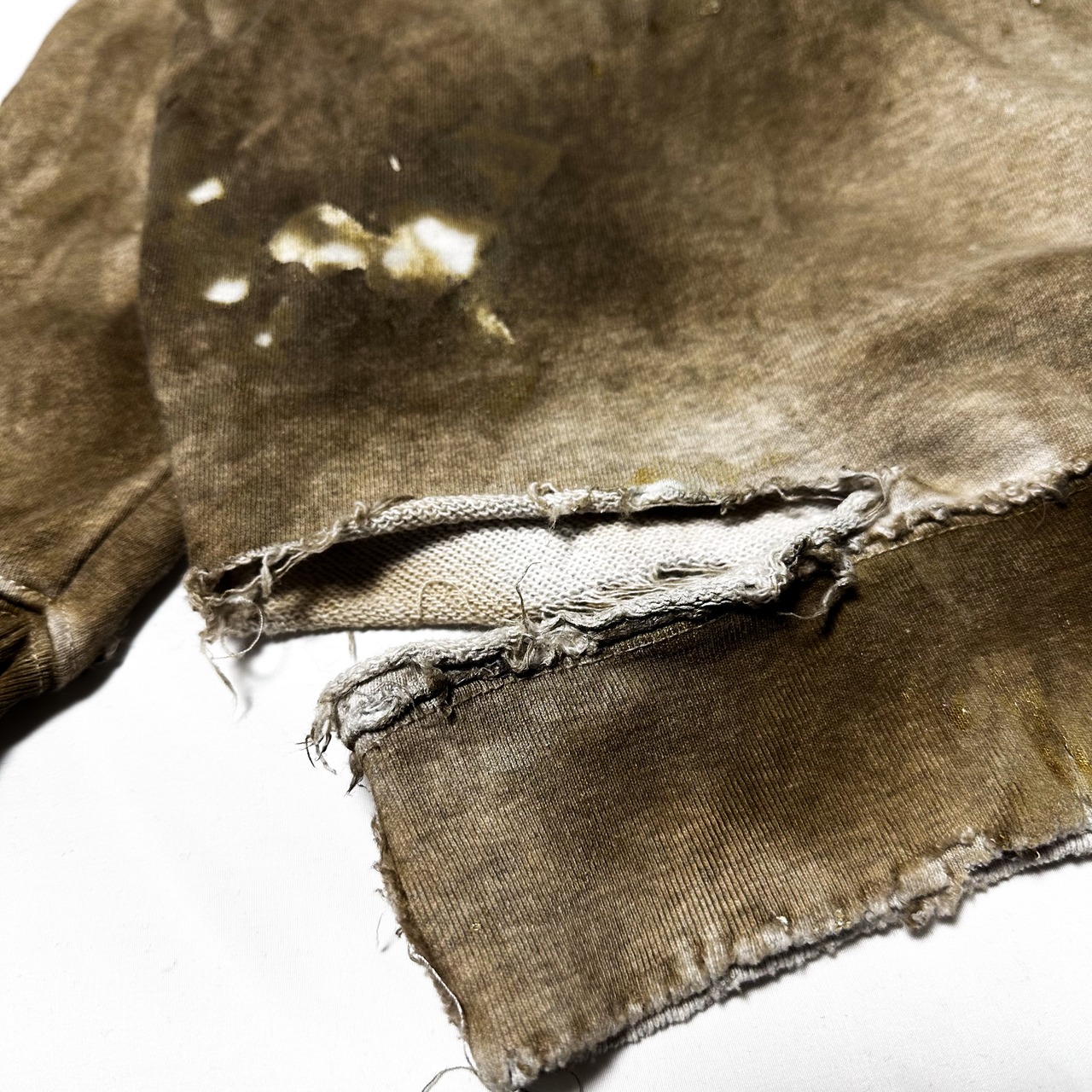 UNFINISHED GO OUT OF FASHION24122