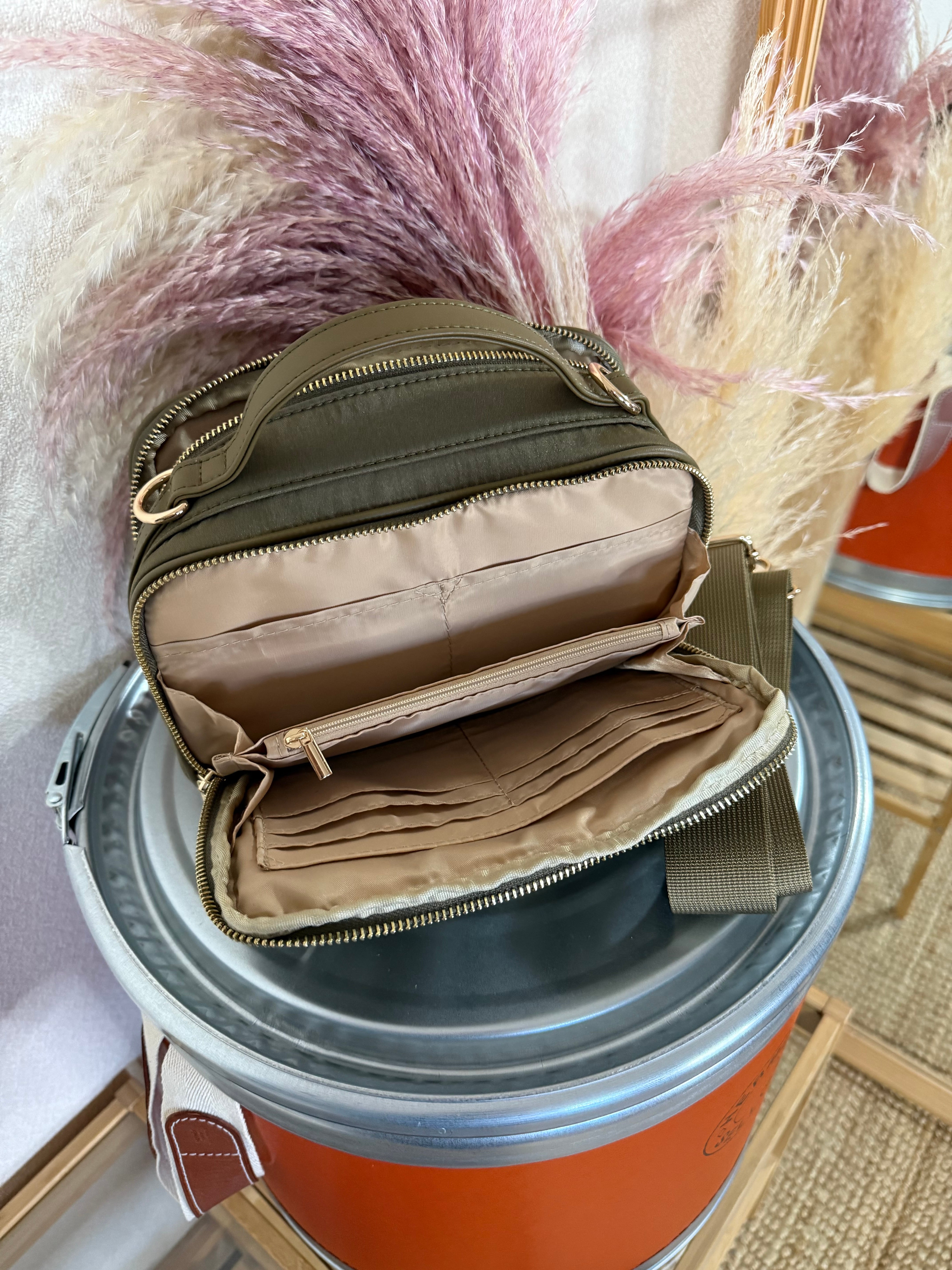 カメラバッグ カーキ | soleile