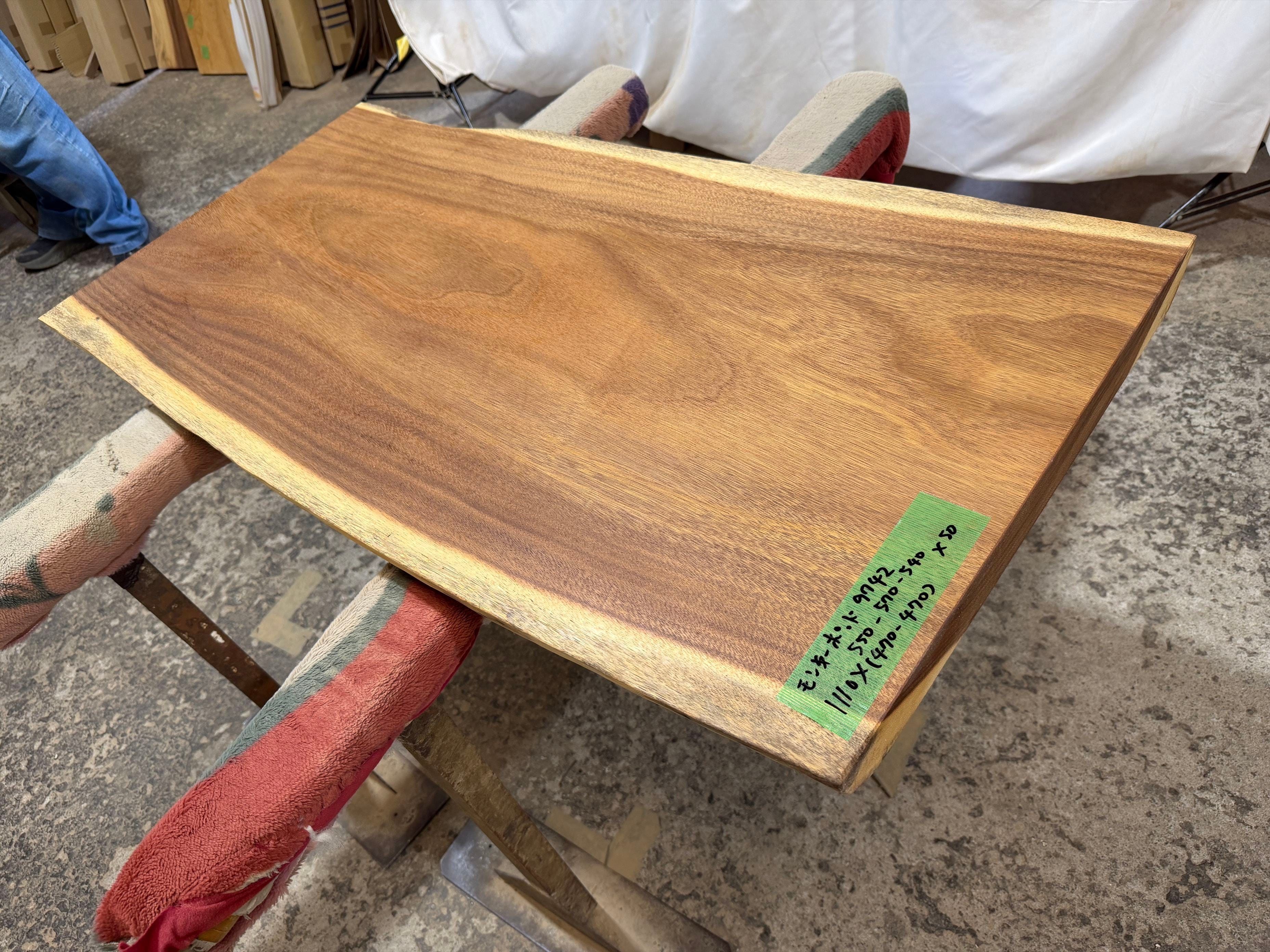 モンキーポッド9742 一枚板無垢 乾燥材 1110x550-570-540x50mm カウンター センターテーブル ダイニングテーブル