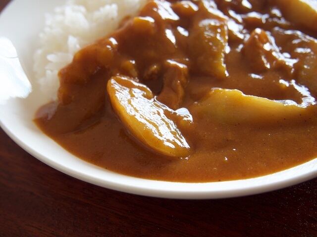 ありが桃園 桃農家の桃カレー 中辛 Cave De ワイン県やまなし