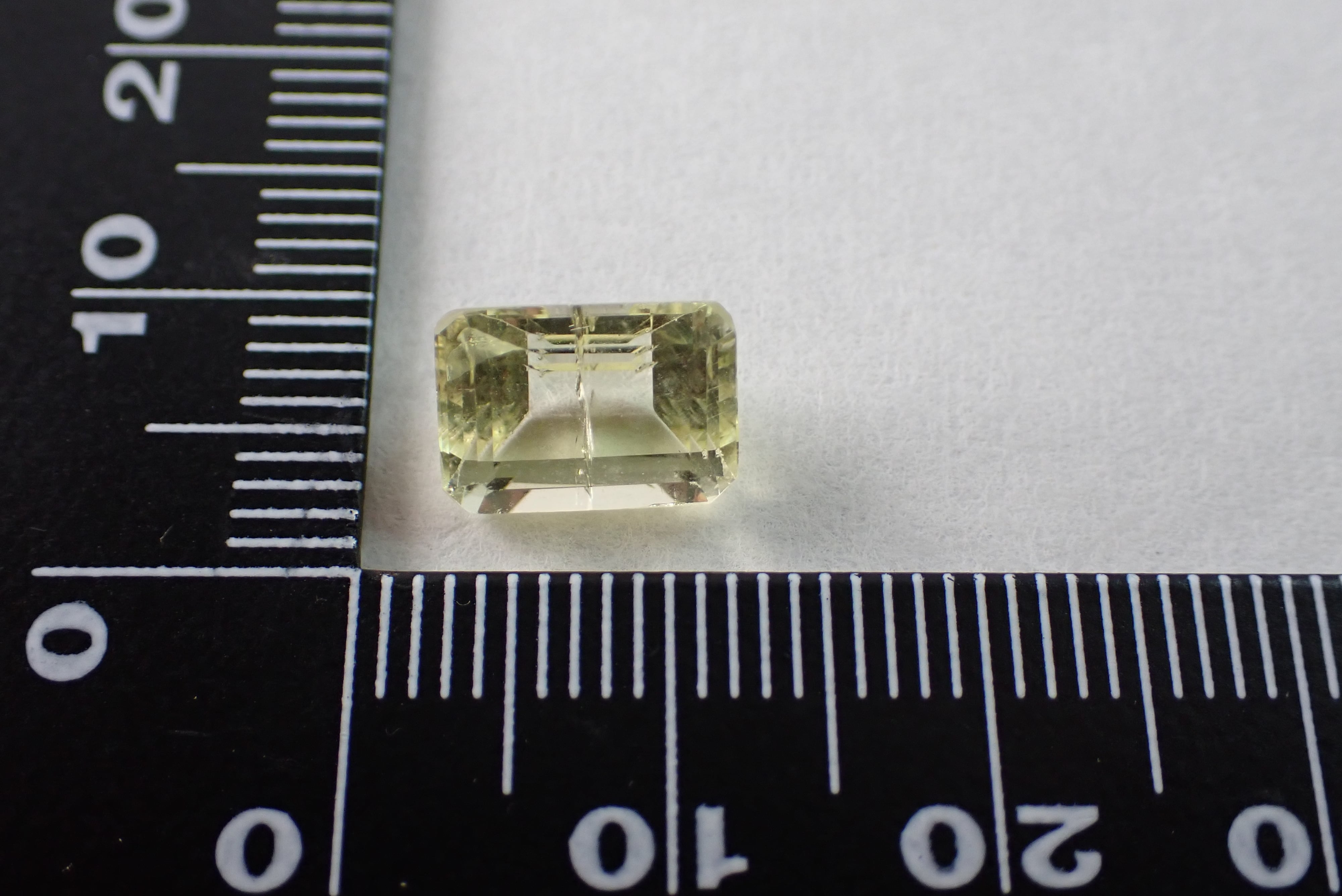 ヘリオドール(イエローベリル） 2.65ct [C12-351] | differencee