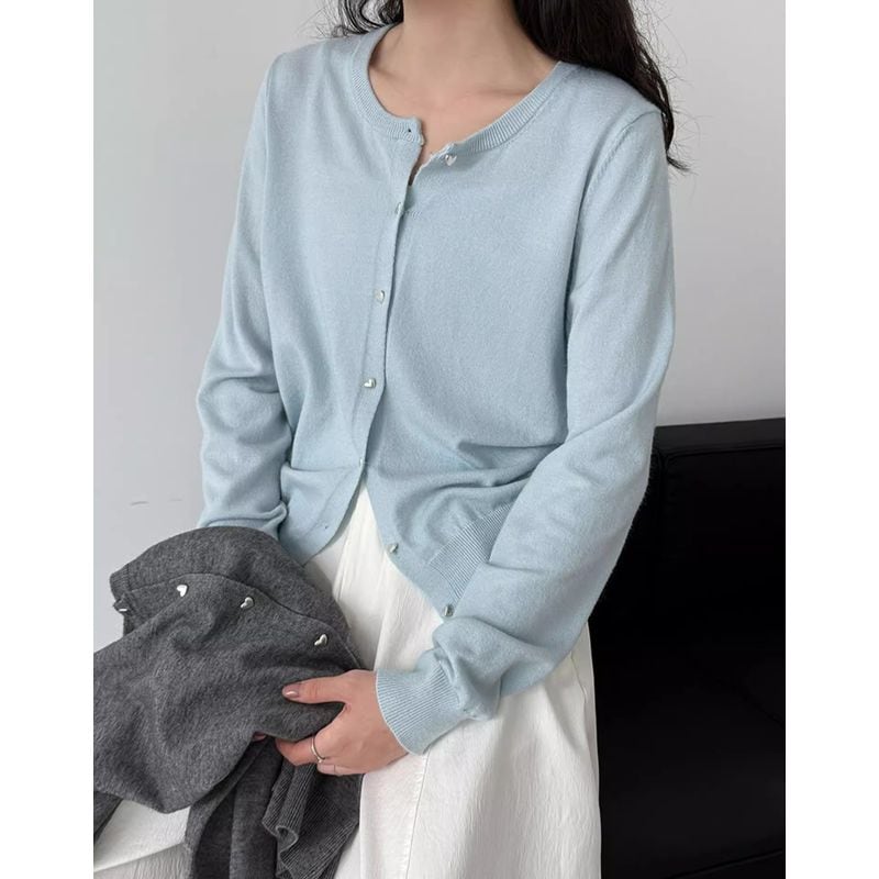 ラウンドネックハートボタンニットカーディガン 202152