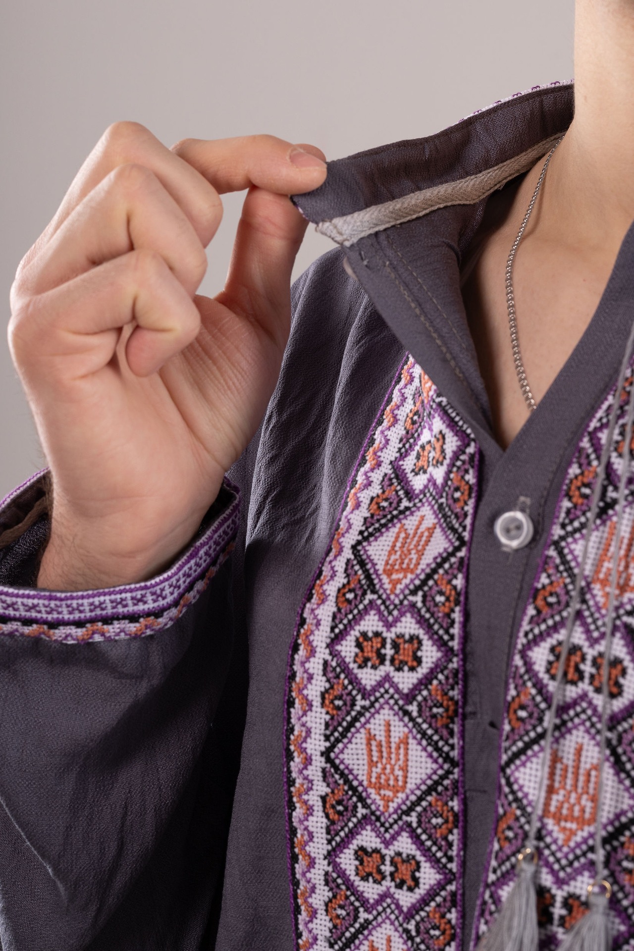 ウクライナ刺繍ヴィシヴァンカ（国章）クロスステッチ手刺繍　XLサイズ　メンズ - 8