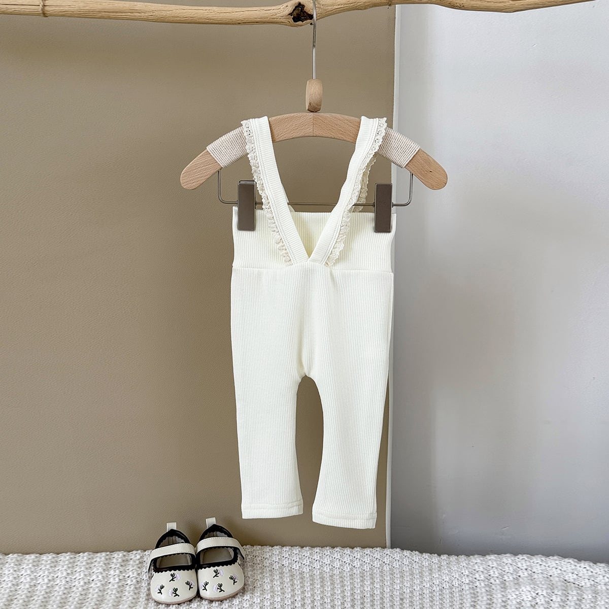 フリルサスペンダー付きレギンス