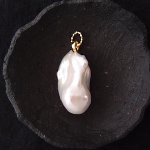 Fishtail Baroque Pearl Pendant Charm/オイスターバロックパール ネックレスチャーム【Large】