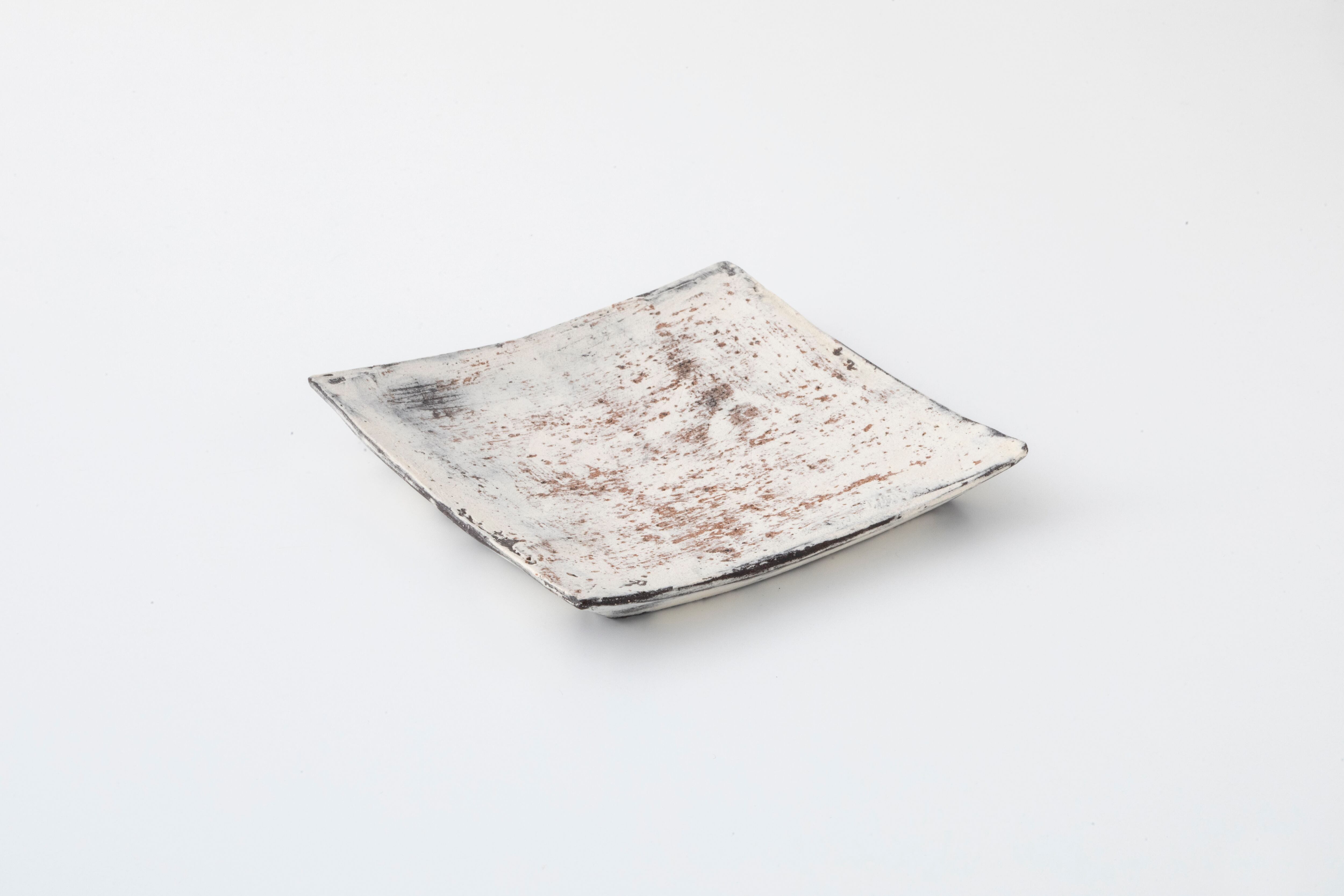 Square plate M 正方形:白 (17) / 大澤 哲哉