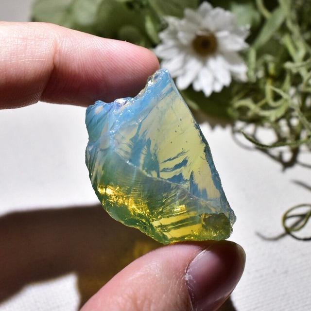 インドネシア産アンダラクリスタル原石 グリーンフェアリーティアA