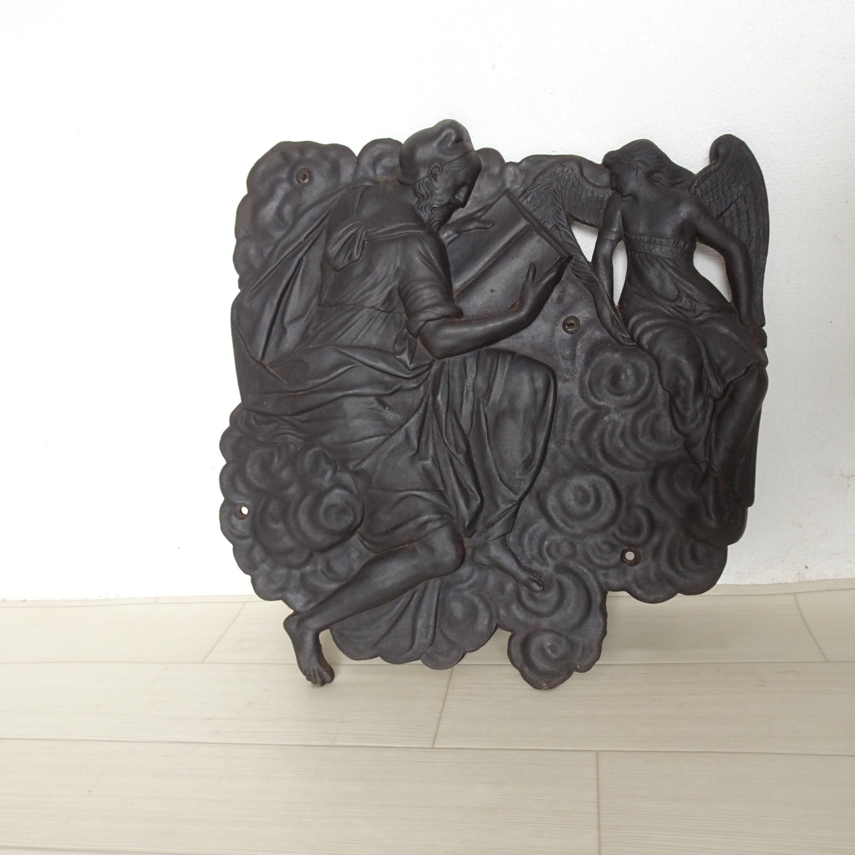 老賢者と天使の装飾レリーフ | 純喫茶家具の村田商會