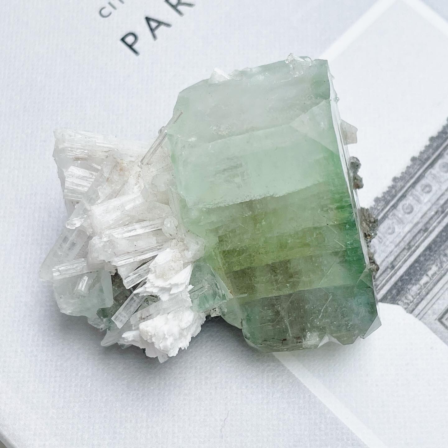 Green Apophyllite 3 (共生原石)