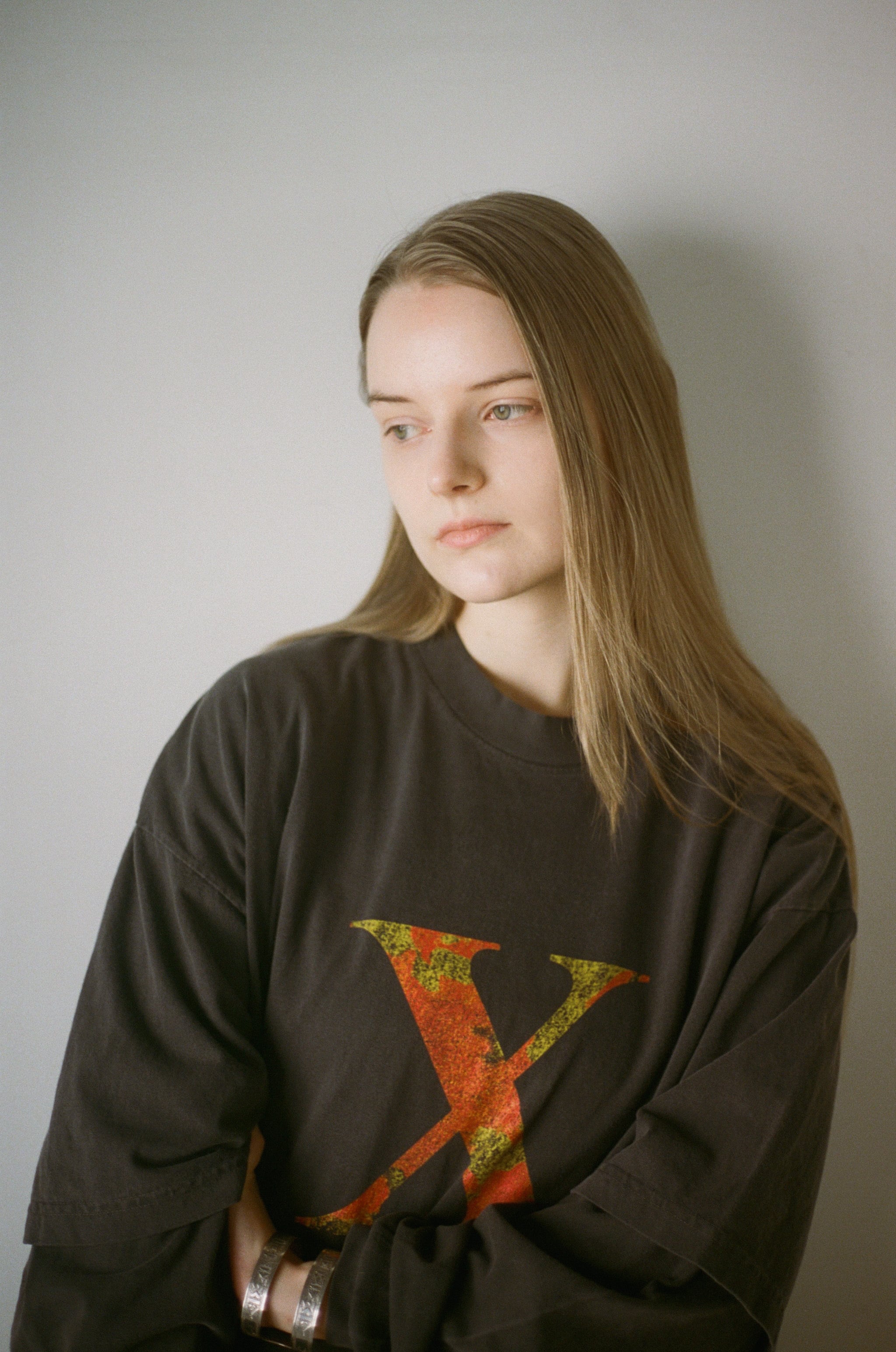 X - VINTAGE BLACK | ESSAY