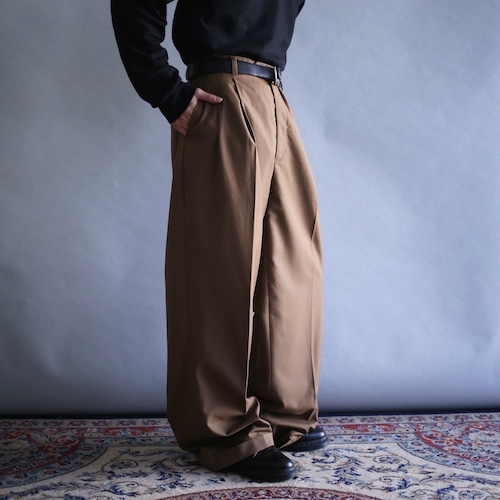 2-tuck straight silhouette brown super wide slacks