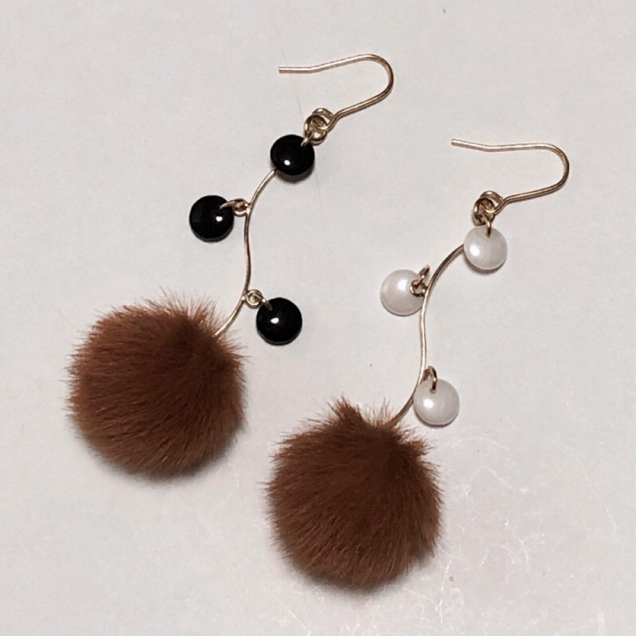 碁笥】 白黒 ファー イヤリング ピアス 囲碁アクセサリー 囲碁グッズ