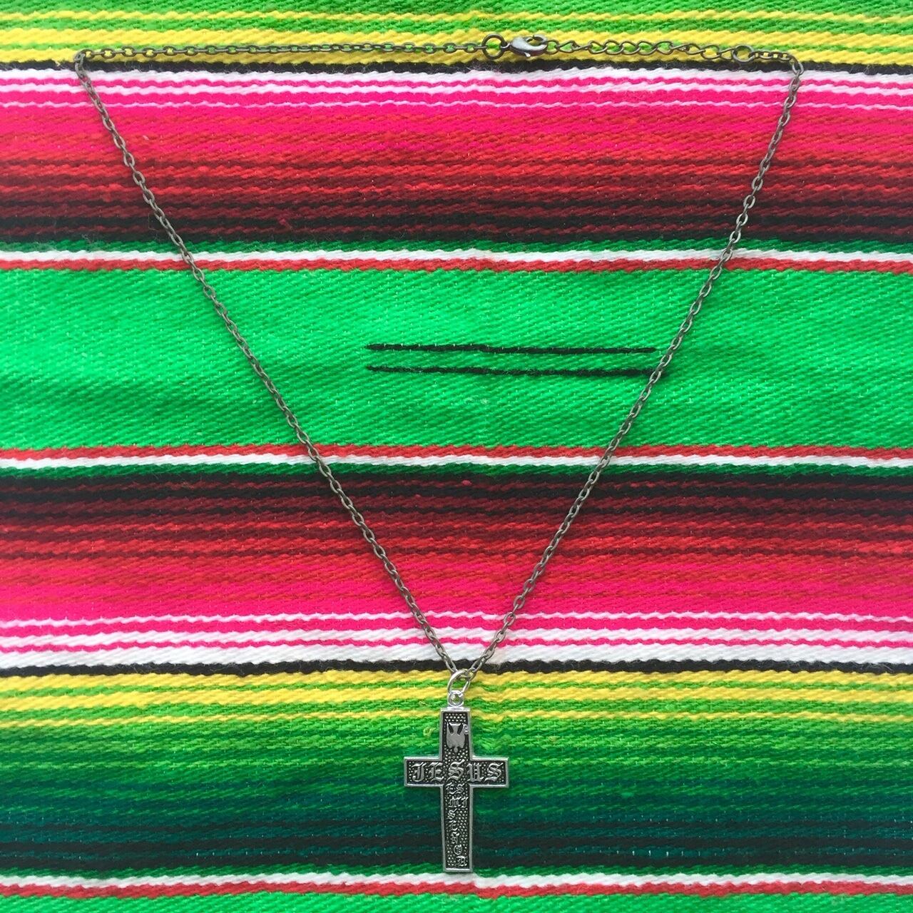ﾒｷｼｶﾝ雑貨＜ｱｸｾｻﾘｰ フラットクロスネックレス✙／シルバー✧ | Pay ID