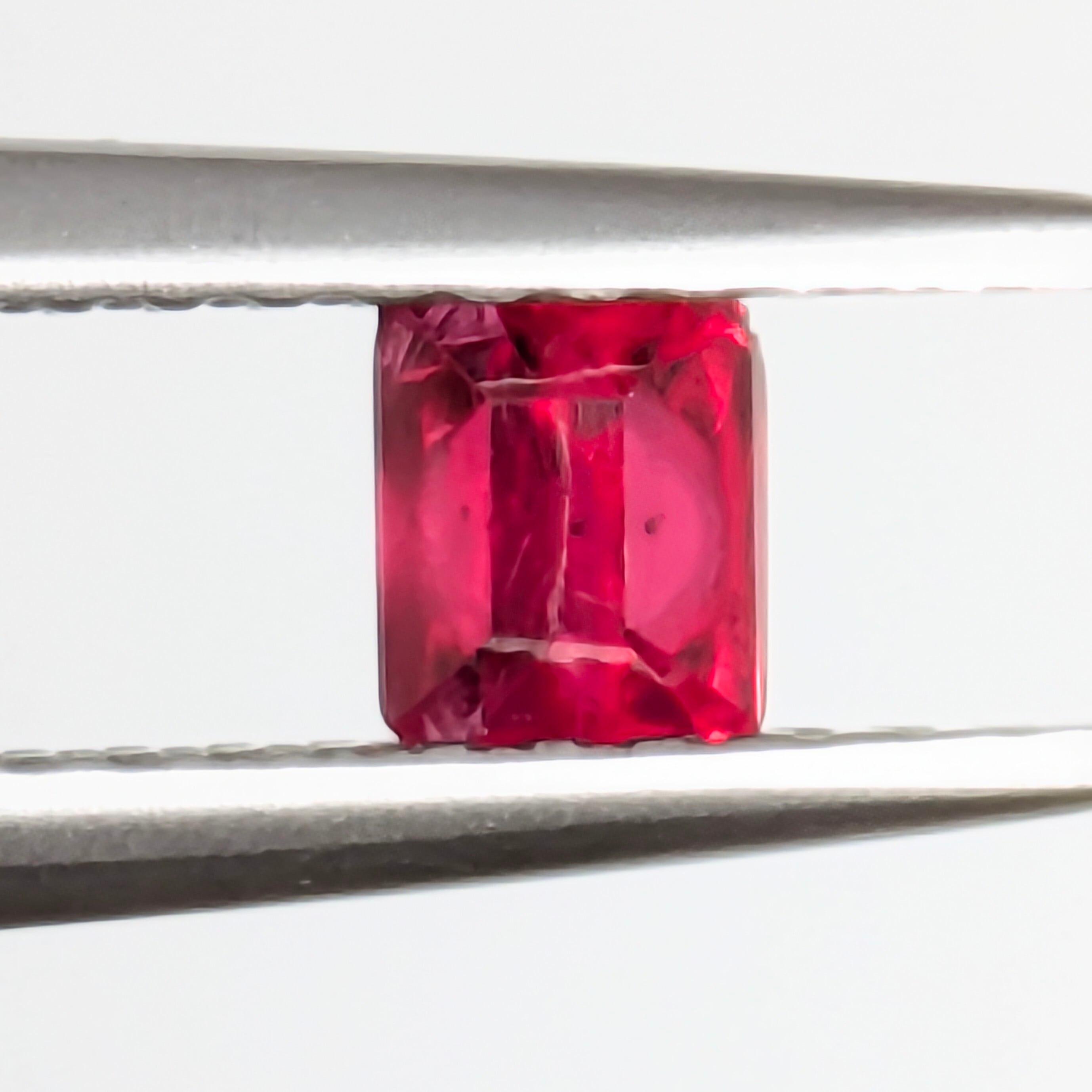 レッドスピネルルース 【0.39ct】PRO208105 | Gem's Subculture