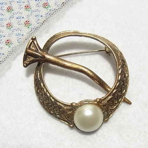 アイルランドのケルティックブローチ　アクセサリーのアクセサリーのセール通販　11507B