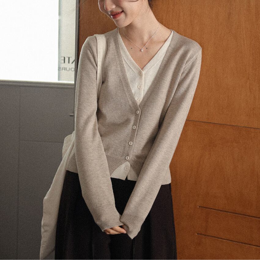 layered v-neck knit cardigan　J00427