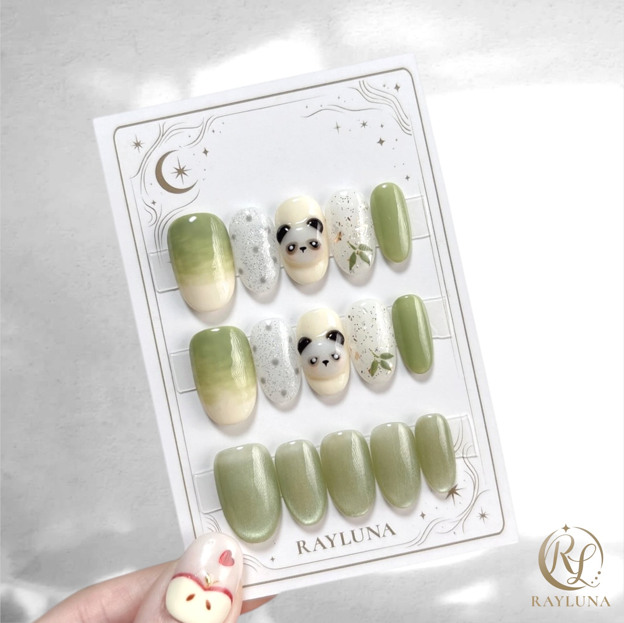 【#889】繰り返し使える【プレミアム】ネイルチップ15枚セット/おっとりパンダの抹茶ミルク/ミディアム オーバル/XY449