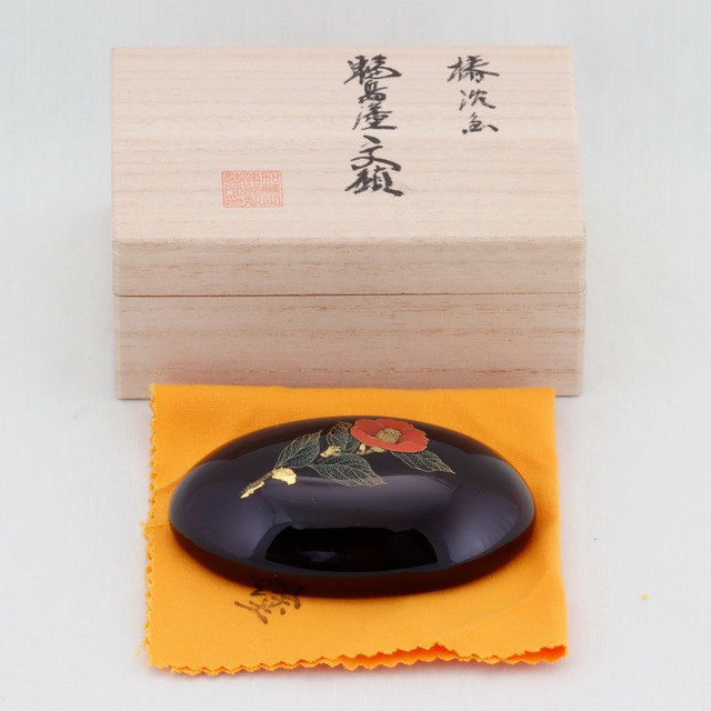 806 輪島塗 文鎮 ペーパーウエイト／黒塗／椿沈金