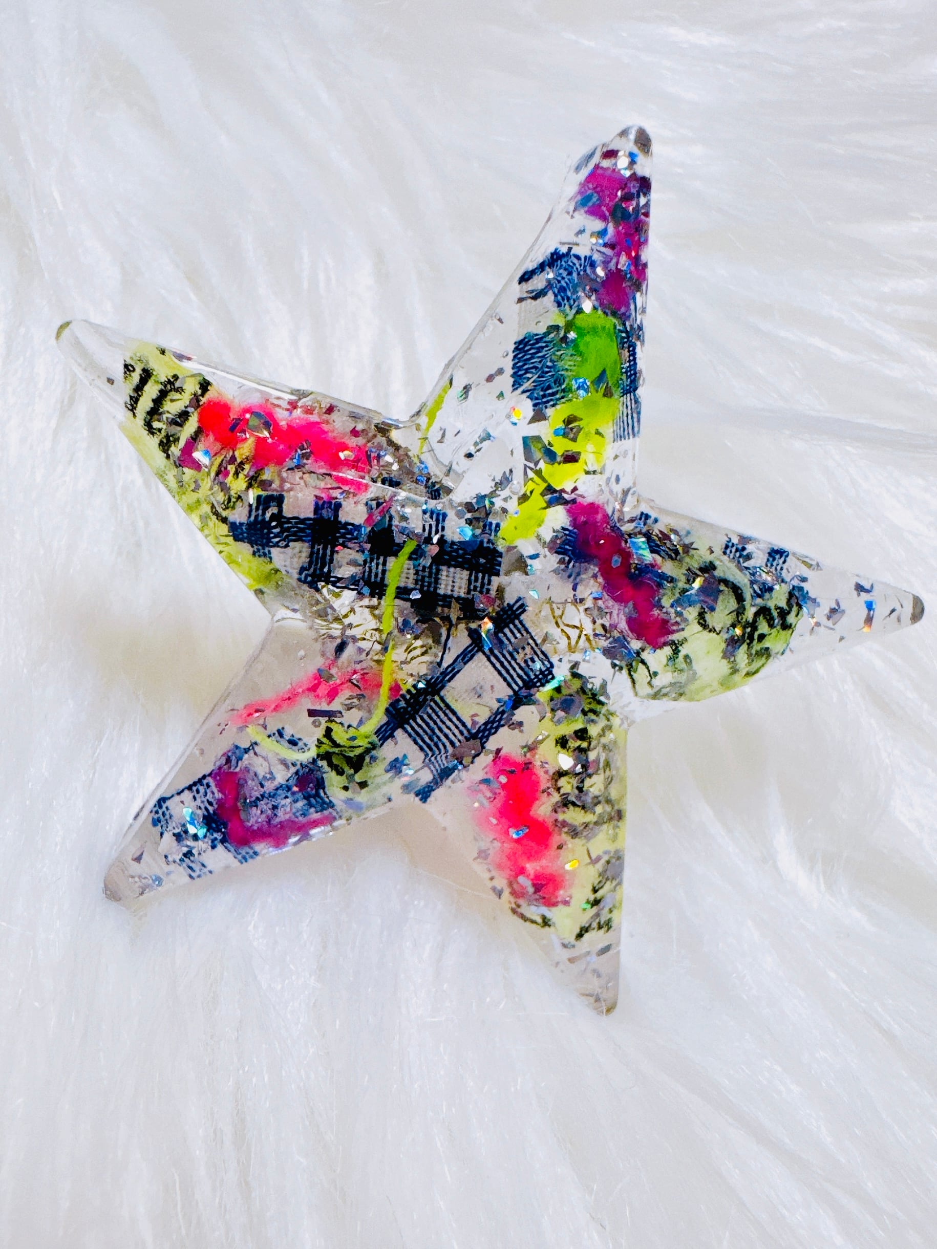 Trovelore 刺繍ブローチFLYING SWALLOW (TRB012) | PAY ID