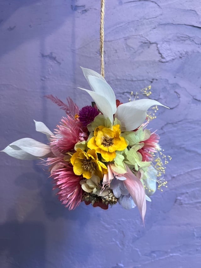 ドライフラワーのフラワーボールM p－4 | flower studio VIVIANNE