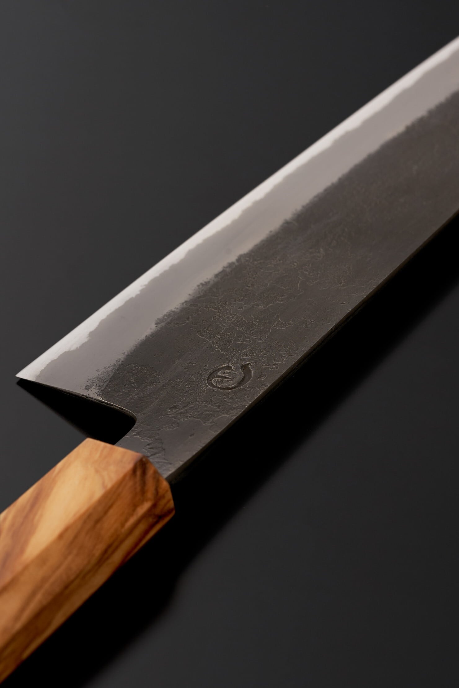 庖斬巴 黒仕立て 牛刀包丁 210mm IK-01210 | 庖斬巴-HOZAN TOMOE