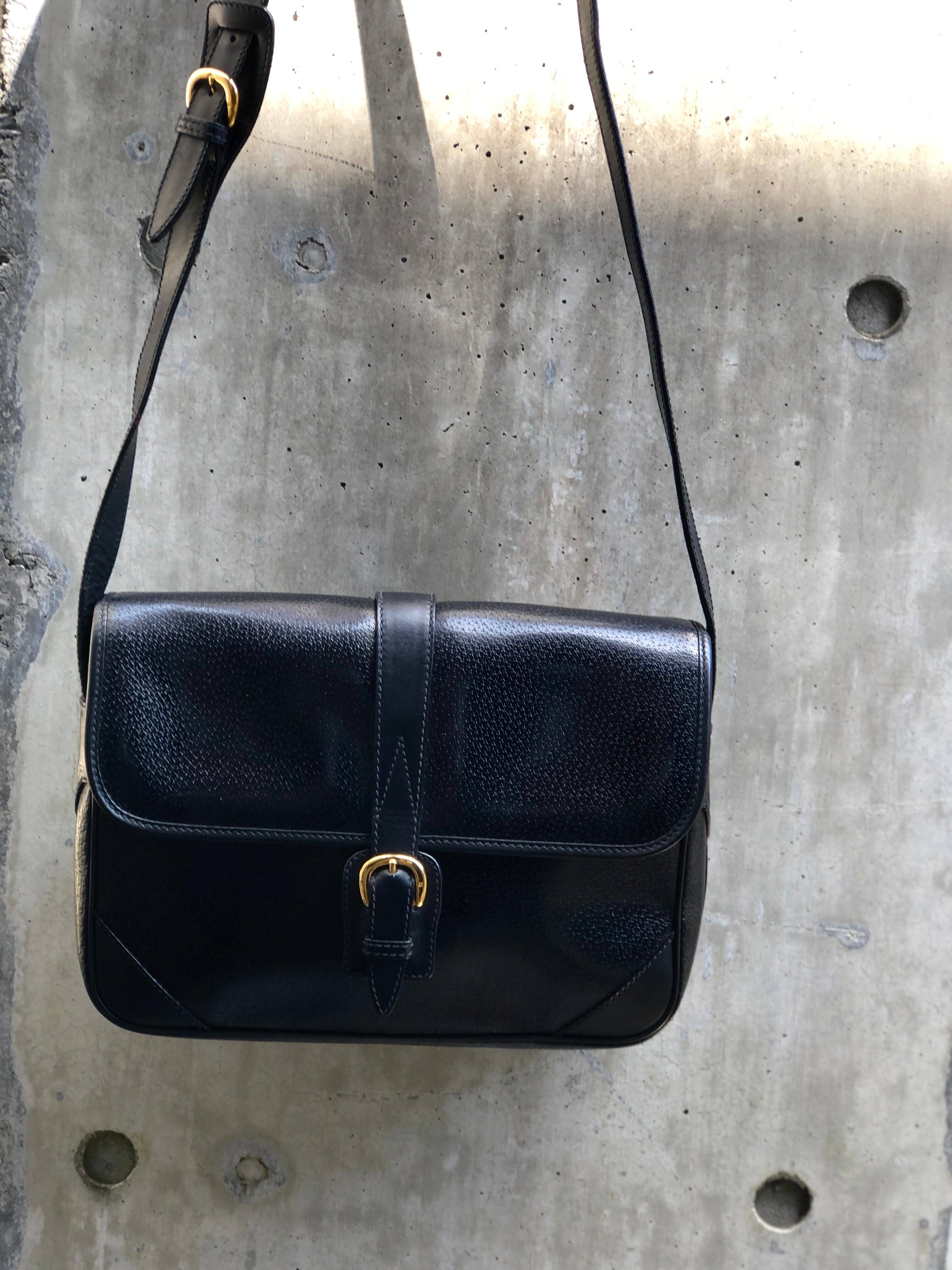 GUCCI グッチ フロントベルト レザー クロスボディ ショルダーバッグ