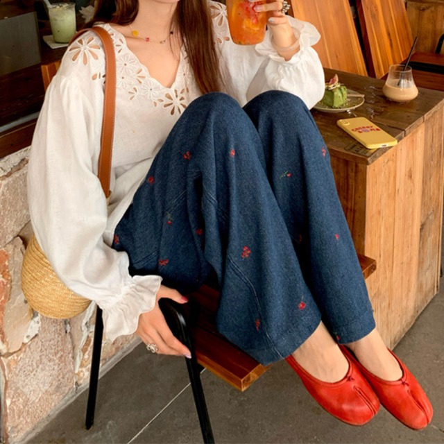 wide-leg embroidered denim pants J00173