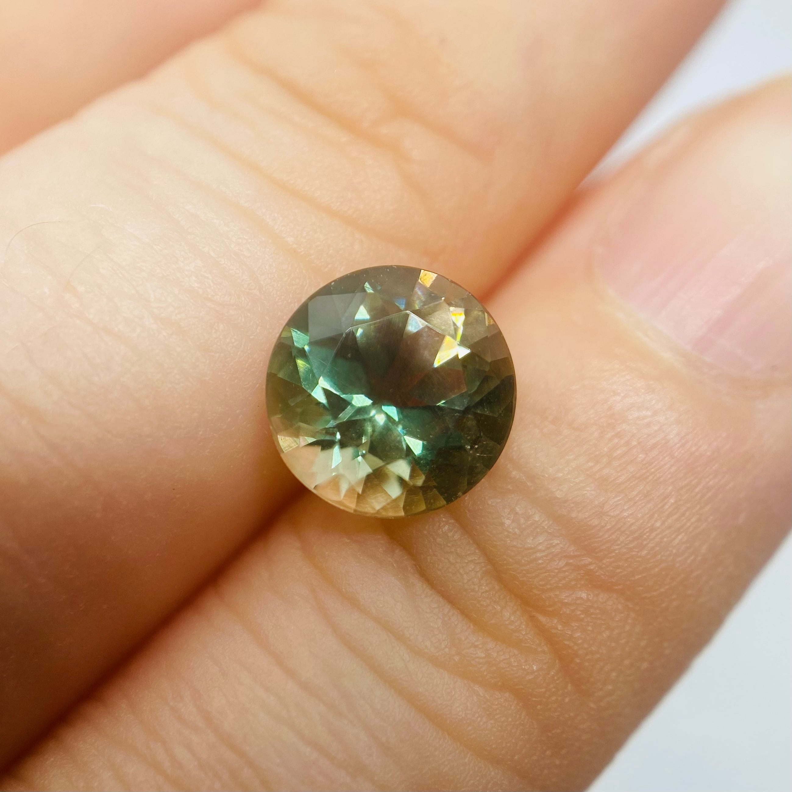 レアなグリーンが美しいオレゴンサンストーン