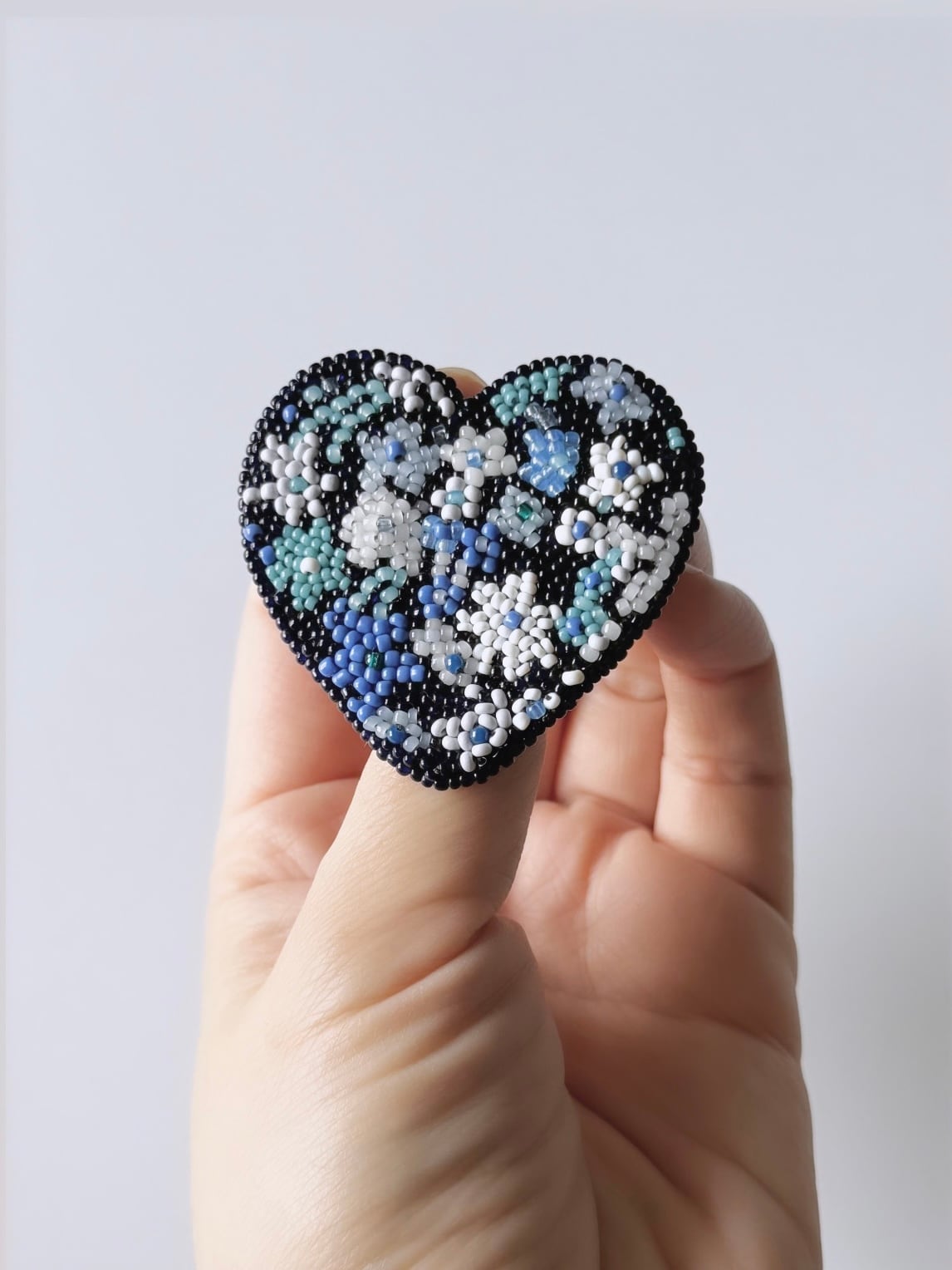 liberty broach heart A /ビーズ刺繍ブローチ | taupe