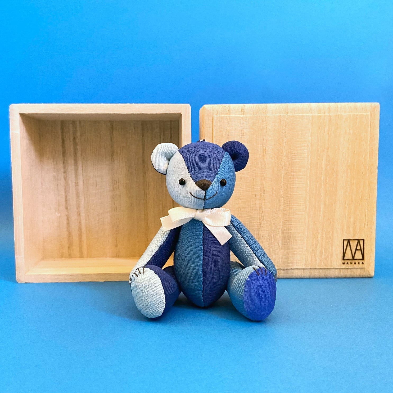 SILKUMA-しるくま-（丹後ブルー）：大／高さ8cm×奥行5.5cm×幅7.0cm
