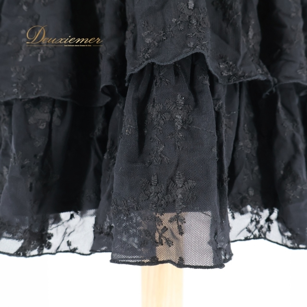 レディース トクコプルミエヴォル TOKUKO 1er VOL スカート ブラック系 花 花柄 フリル 短め ひざ丈 伸縮 ストレッチ かわいい 日本製 上品 華やか カジュアル お出かけ 普段着 柔らかい生地