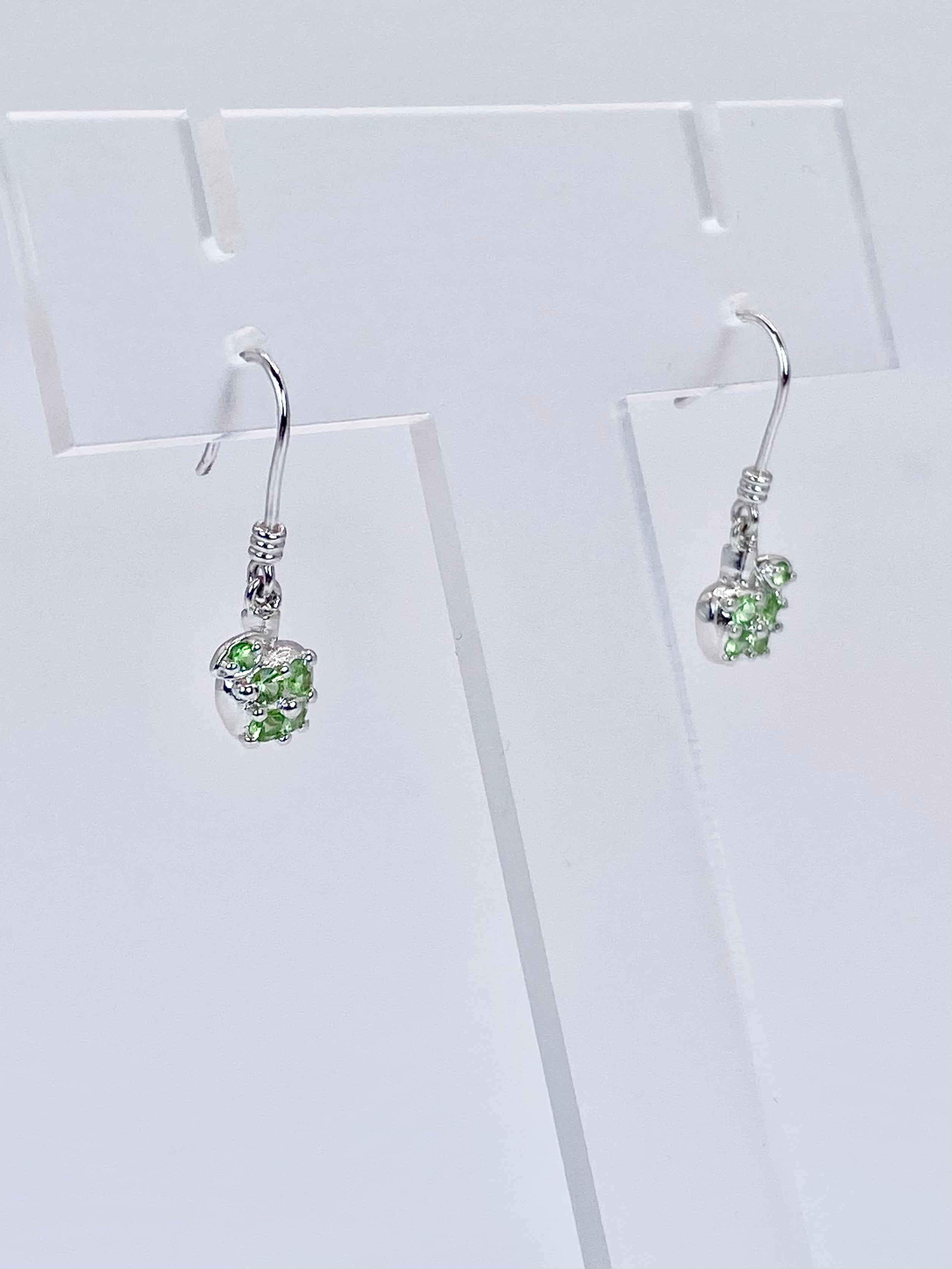 青りんご》【新品】グリーンガーネット 0.09/0.09ct K18WG ピアス