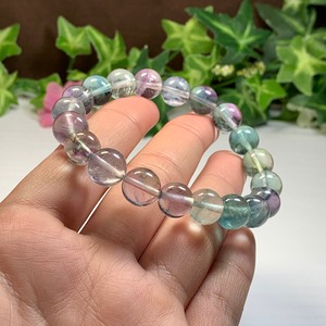 8.うる艶フローライト・ブレスレット