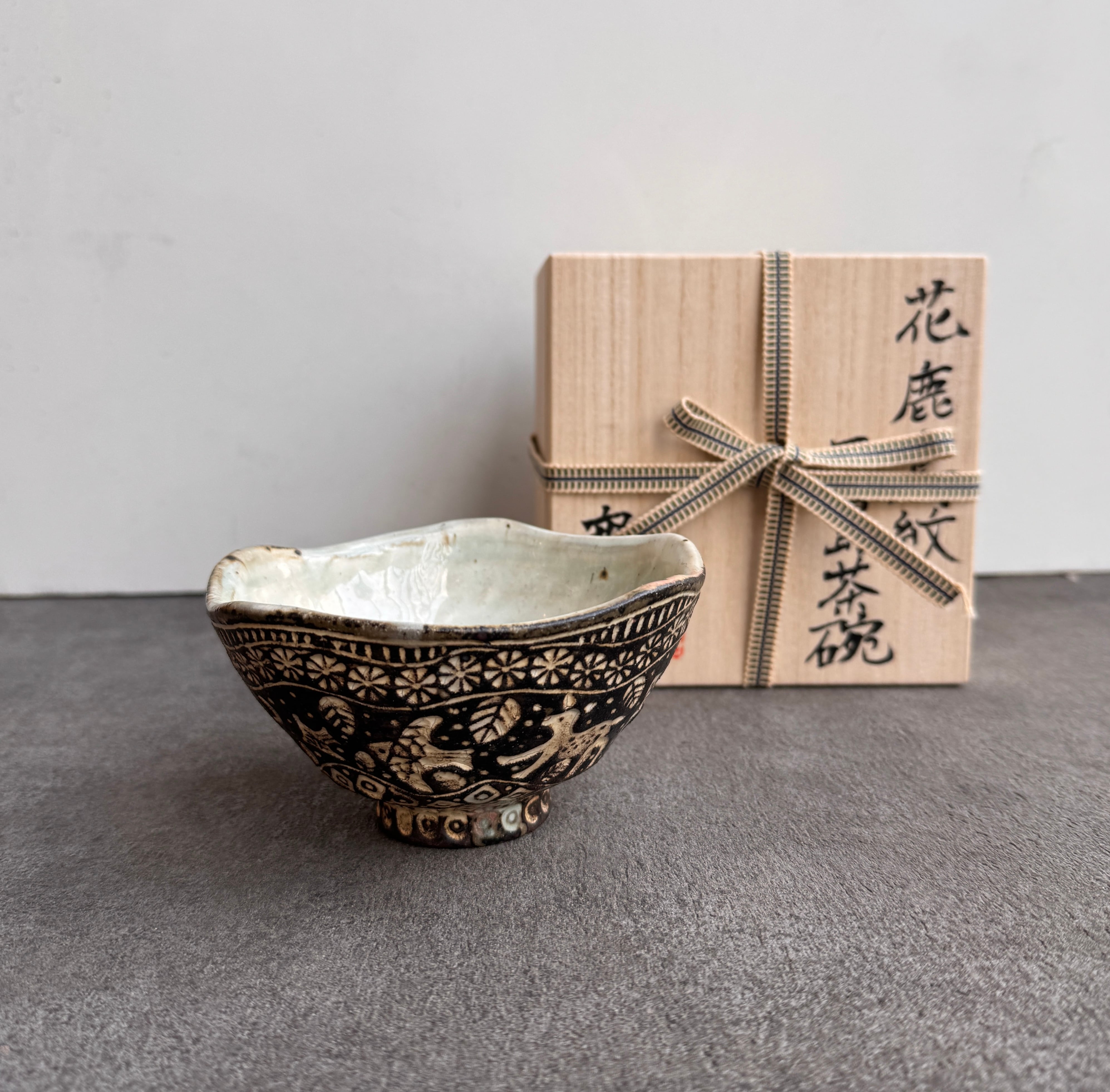 【薮本寛之】花鹿鳥紋 三島茶碗
