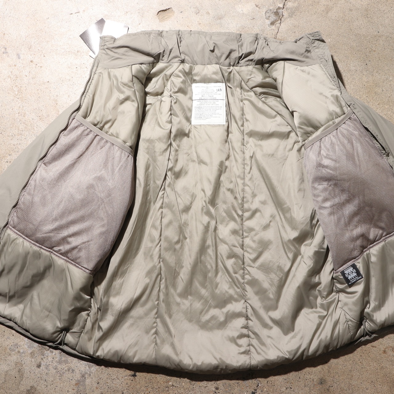 Deadstock M-R 07年 ECWCS Level7 プリマロフト ダウン グレー