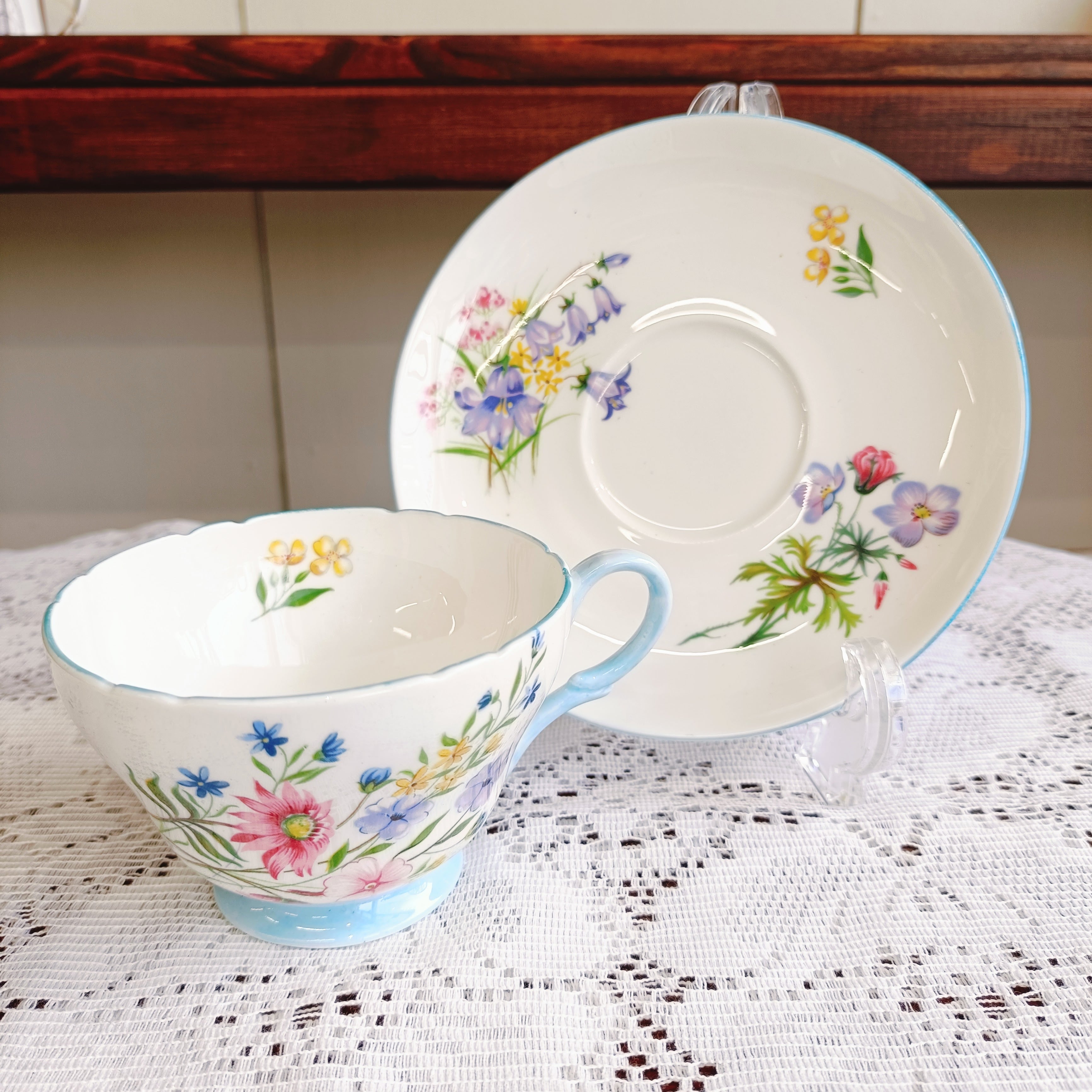 BRITISH FAN わ*ん様 英国調アンティークカップ 両持ち手付き 彫刻装飾