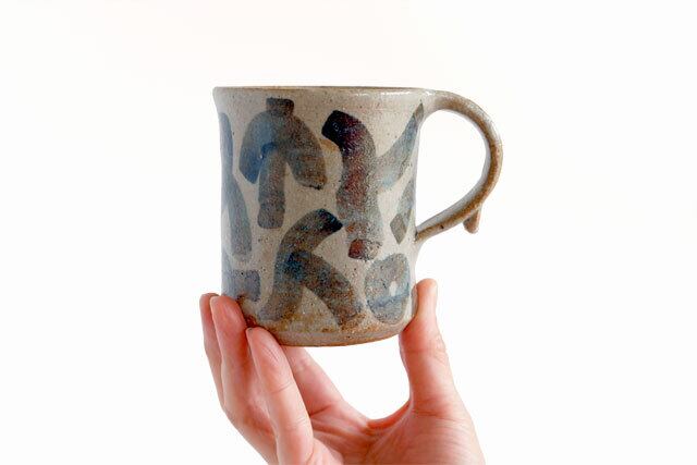 民族模様のマグカップ 幾何学 縦（クバ族 クバクロス）陶器 OKAMA