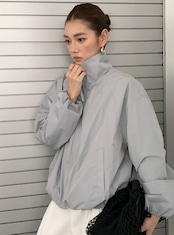 スタンドカラーブルゾン ― 軽やかに羽織れる、大人ナチュラルアウター ―