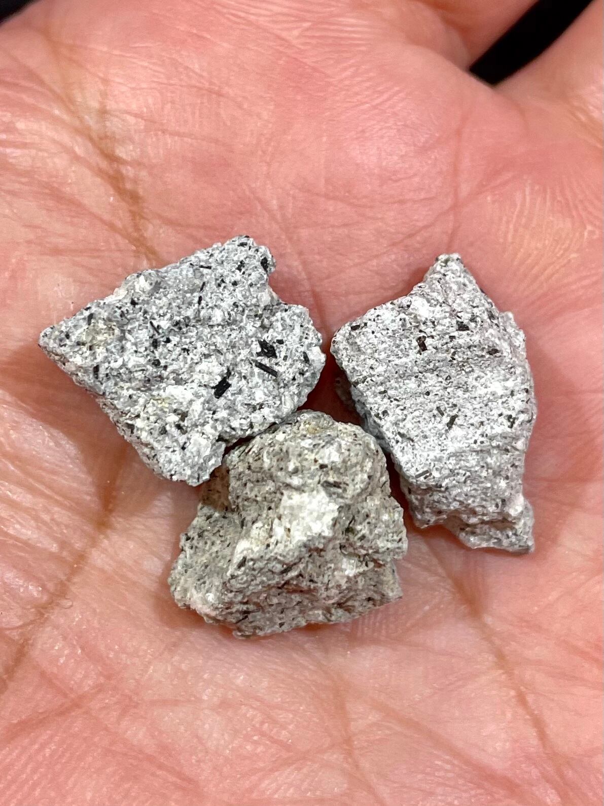 9) 霊石「ニニギ石」ミニ原石セット