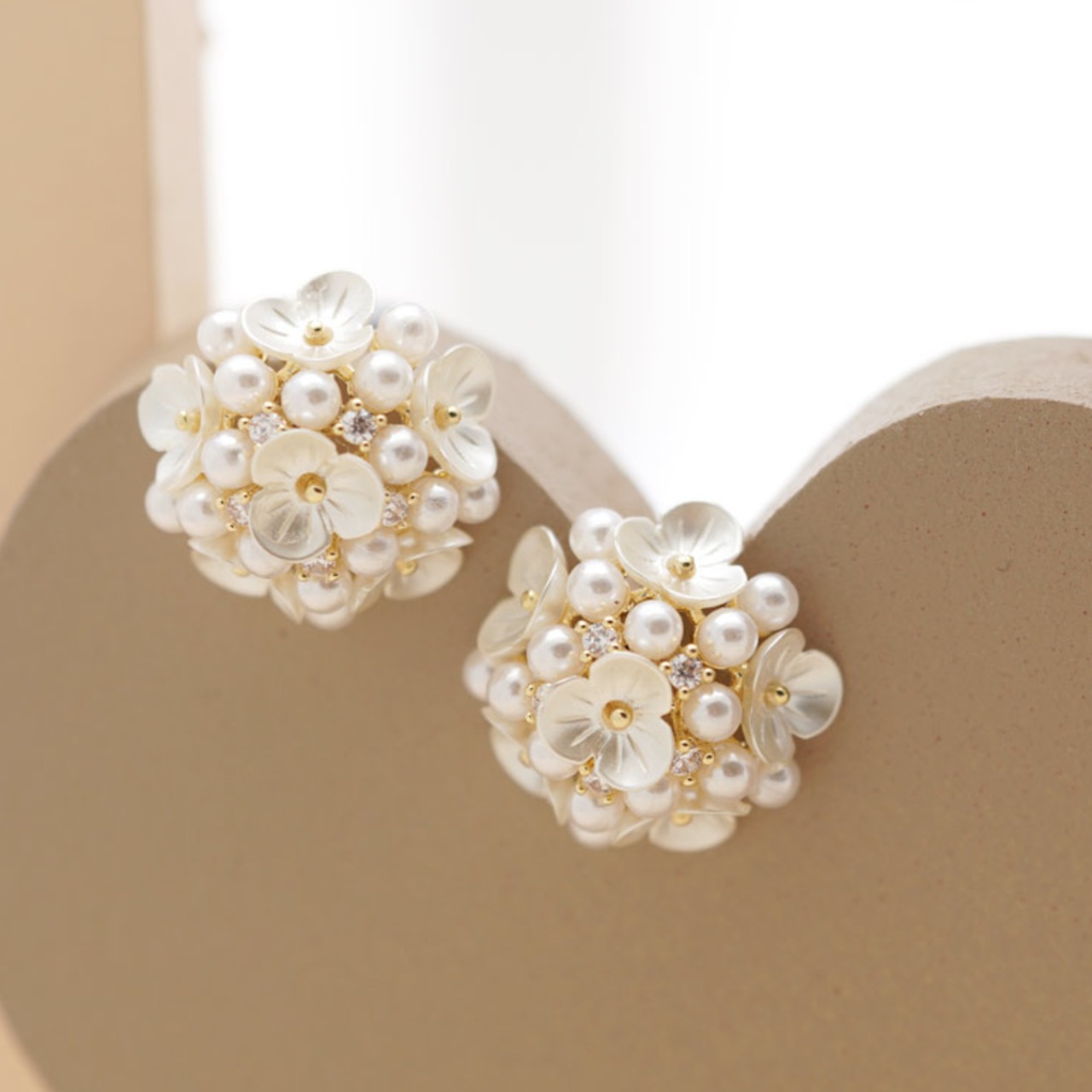 フラワーモチーフパールイヤーアクセサリー 2type W10306