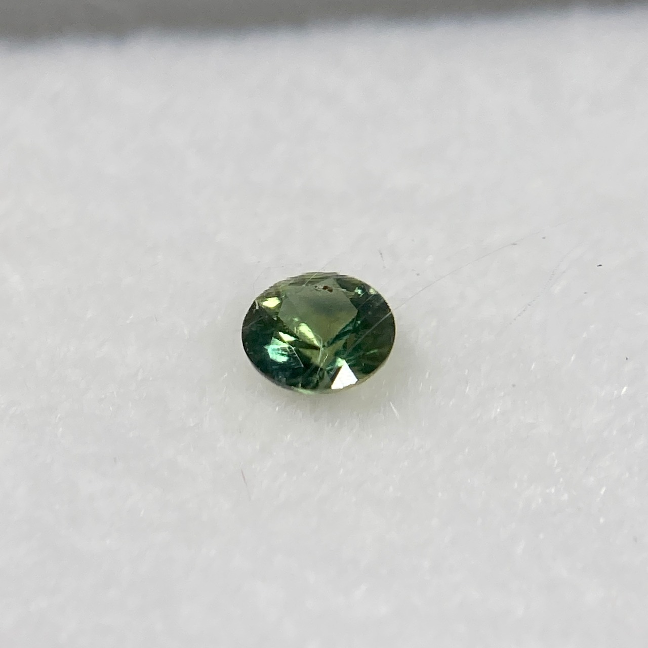 訳あってお買い得 丸いサファイア 緑系 約3.1mm r-0258