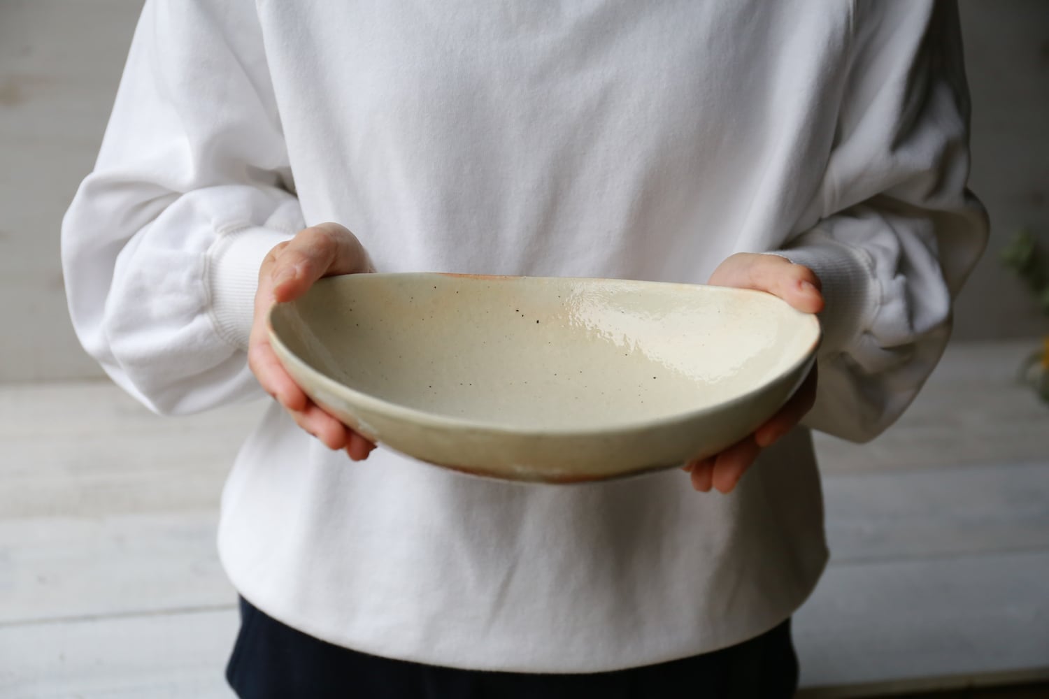 鉄散 楕円深鉢 中 | 古谷製陶所