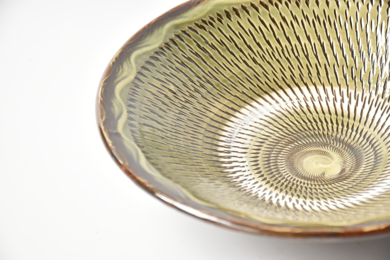 <Sold Out> 小鹿田焼 / 黒木昌伸窯 : 8寸深皿 青 とびかんな / 縁櫛