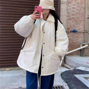 【送料無料】 ジャケット 5色 羽織り アウター ダウンジャケット 袖あり 長袖 ハイネック Aライン フレア ポケット 厚手生地 裏地 あったか かわいい 大人可愛い 大人女子 こなれ感 シンプル カジュアル 大人 上品 お洒落 ラフ コンサバ ヘルシー 無地 冬 雪 防寒 30代 40代 レディース 女性用 デート お出かけ お茶会 女子会 休日 着回し プチプライス カラバリ デイリーユース 普段使い オルチャン 韓国系 ファッション コーデ 定番アイテム 着痩せ   ゆる オーバーサイズ