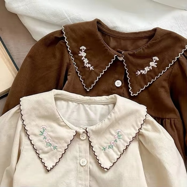 【取寄】スカラップ刺繍襟がポイントのコーデュロイブラウス