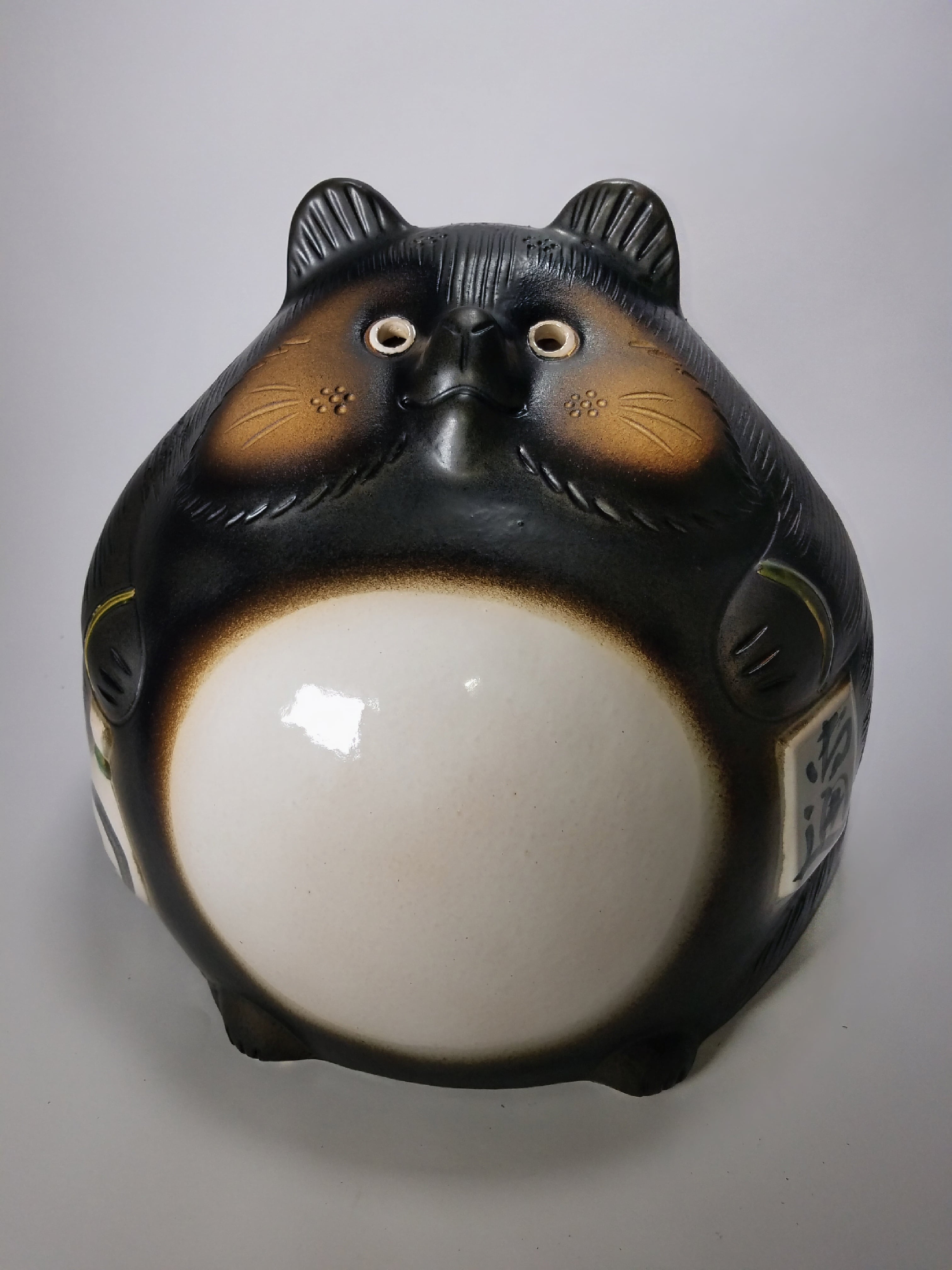 ふくろう・招き猫付狸 11号 （信楽焼き・陶器・たぬき・タヌキ・置物